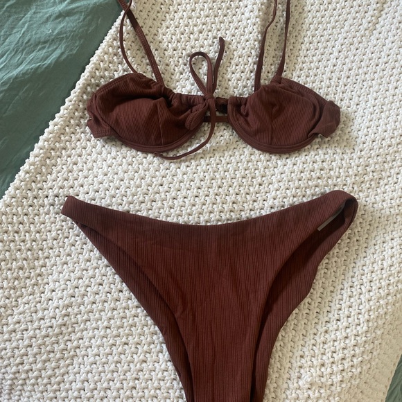 Bikini - Picture 2 of 2